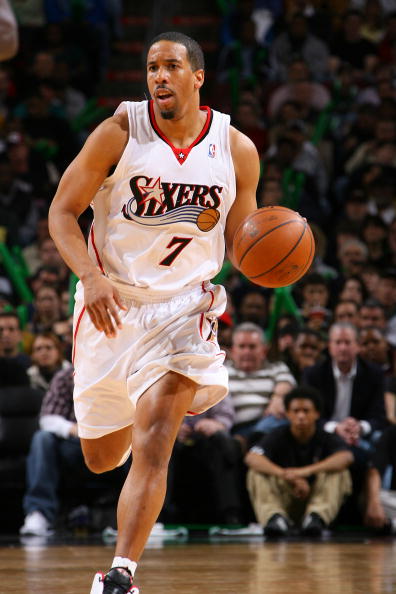 她发出邀请 她发出邀请