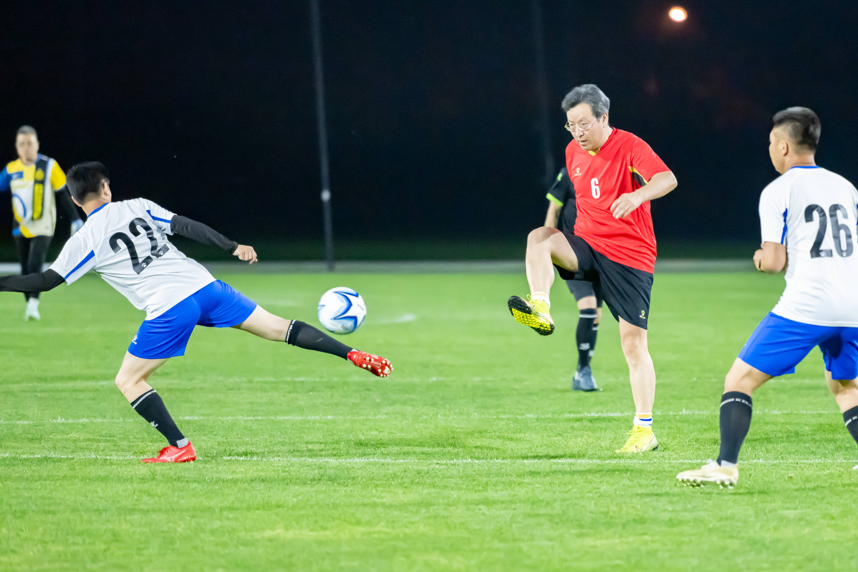 在赛场上无 在赛场上无